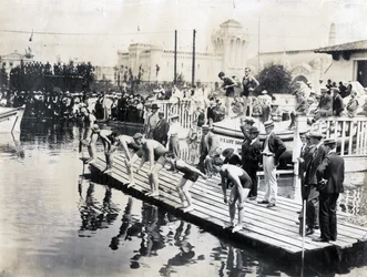 Start des 100-Yard-Schwimmwettbewerbs, Meisterschaftslauf, Zoltan Holoway aus Ungarn (ganz links), Gewinner bei den Olympischen Spielen 1904
